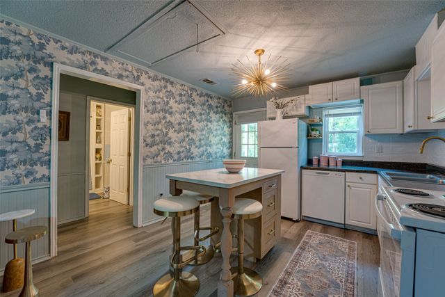 1013 Whispering Springs Drive, Tool, TX 75143