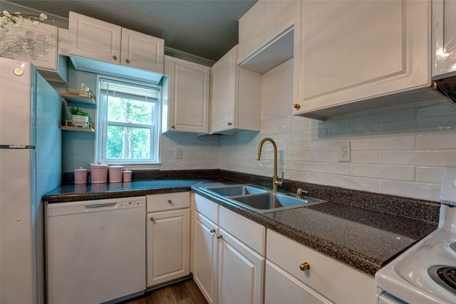 1013 Whispering Springs Drive, Tool, TX 75143