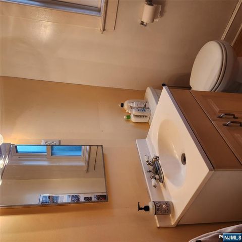 186 Maple Avenue 1, Wallington, NJ 07057