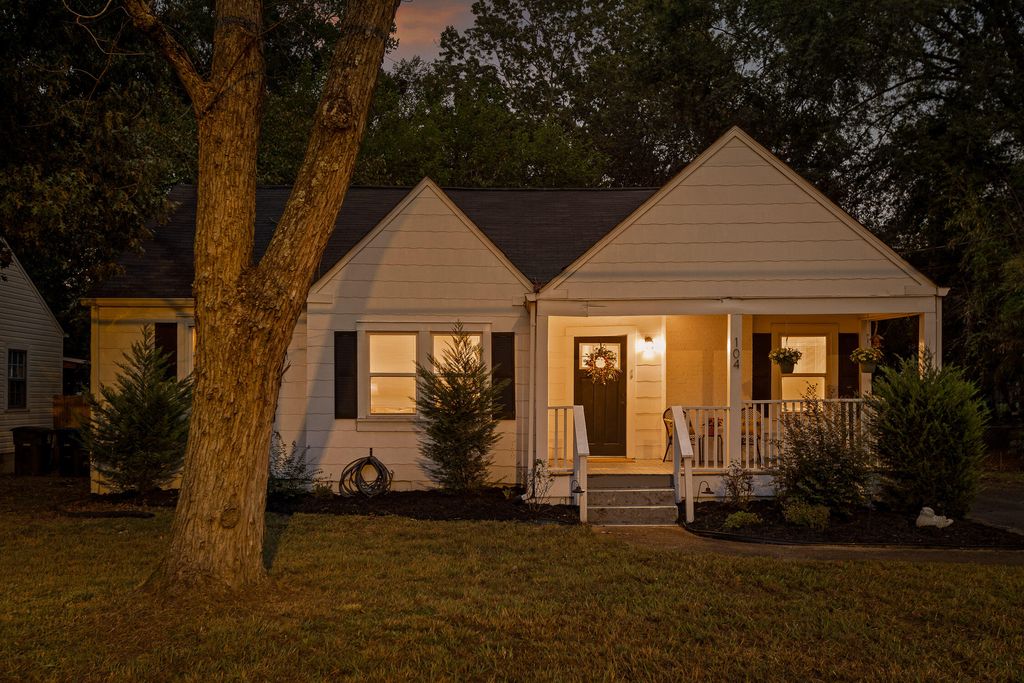 104 N Moore Road, Chattanooga, TN 37411