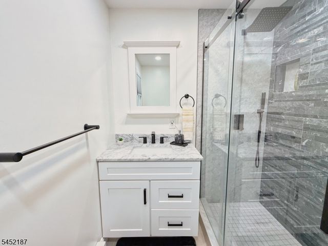 156 E 8Th Ave, Roselle Boro, NJ 07203