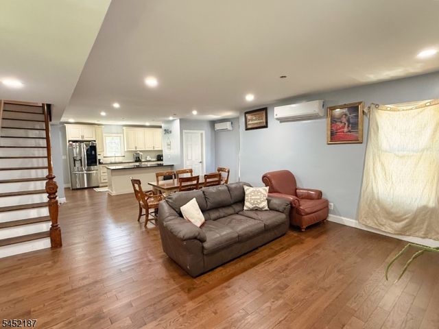 156 E 8Th Ave, Roselle Boro, NJ 07203