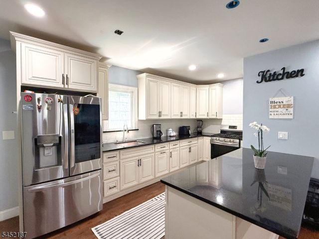 156 E 8Th Ave, Roselle Boro, NJ 07203