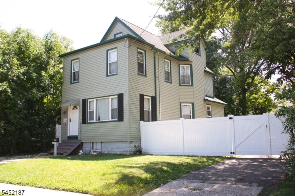 156 E 8Th Ave, Roselle Boro, NJ 07203