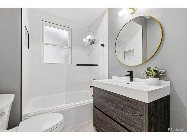 915 S Downing St, Denver, CO 80209