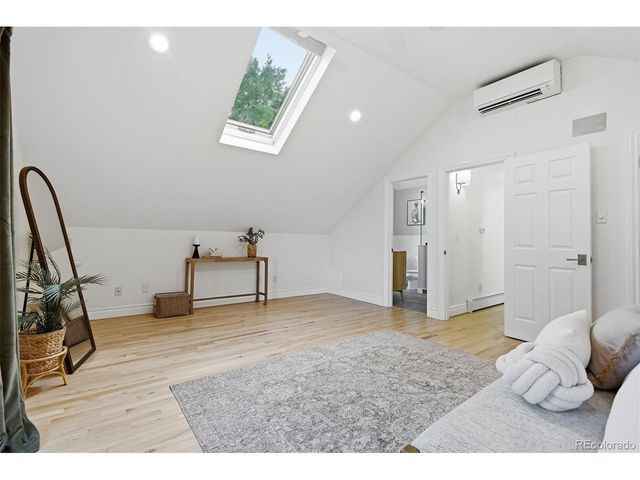 915 S Downing St, Denver, CO 80209