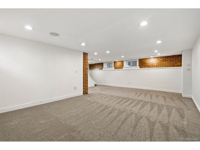 915 S Downing St, Denver, CO 80209