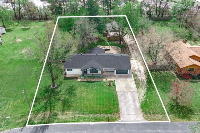 48 E Meadowbrook Circle 1, Bentonville, AR 72712