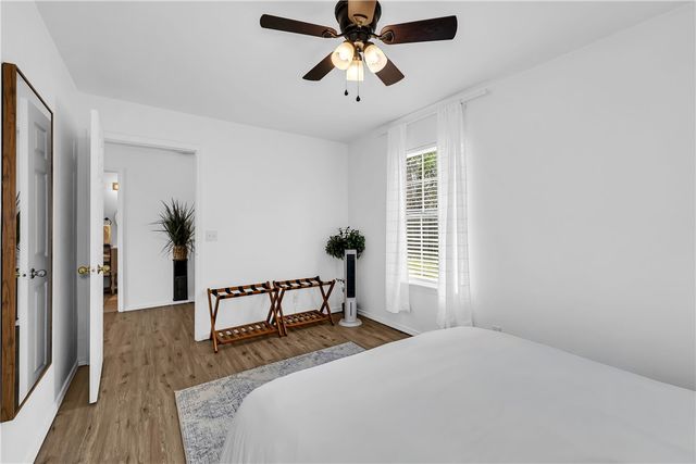 48 E Meadowbrook Circle 1, Bentonville, AR 72712