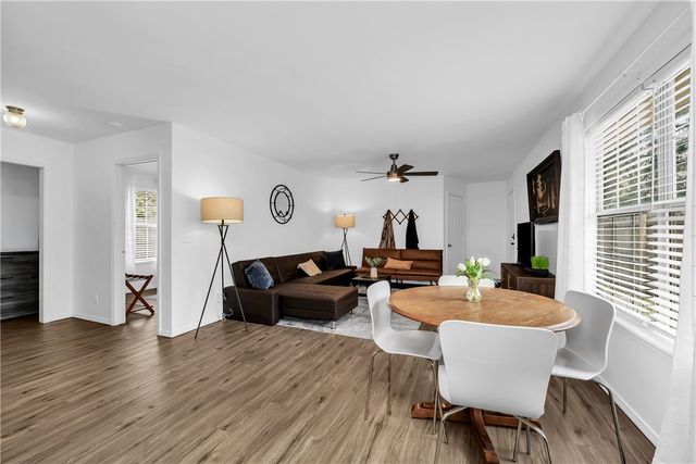 48 E Meadowbrook Circle 1, Bentonville, AR 72712