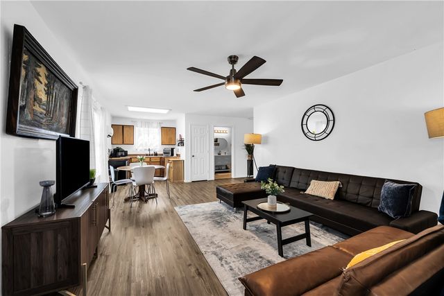 48 E Meadowbrook Circle 1, Bentonville, AR 72712
