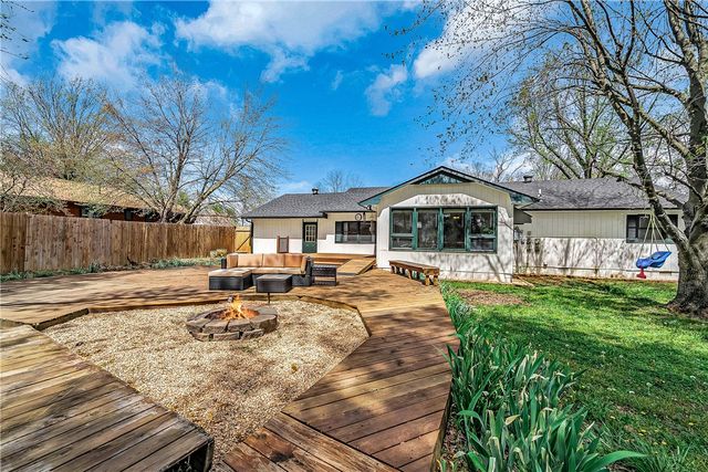 48 E Meadowbrook Circle 1, Bentonville, AR 72712