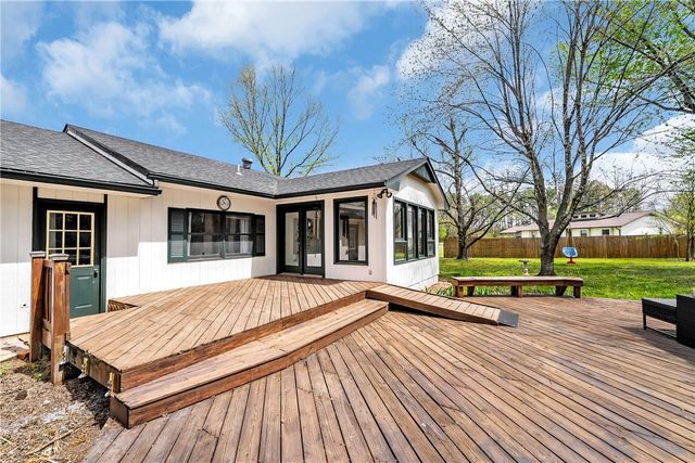 48 E Meadowbrook Circle 1, Bentonville, AR 72712
