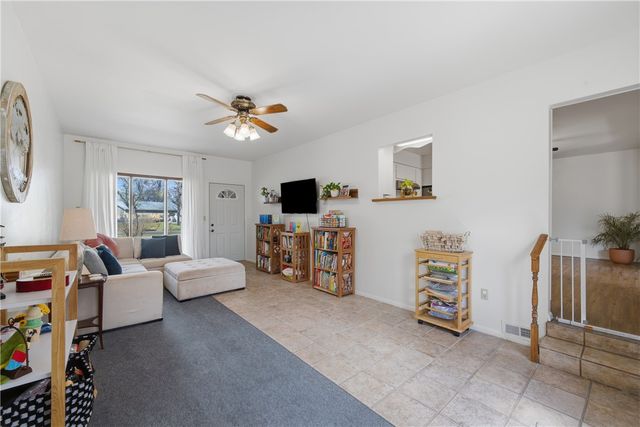 48 E Meadowbrook Circle 1, Bentonville, AR 72712