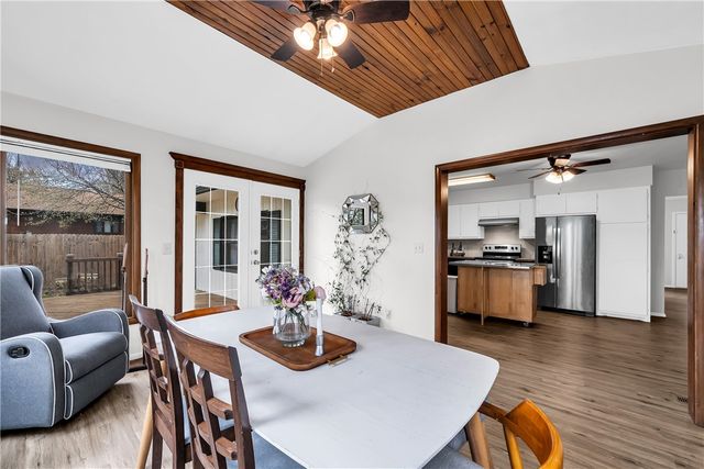 48 E Meadowbrook Circle 1, Bentonville, AR 72712