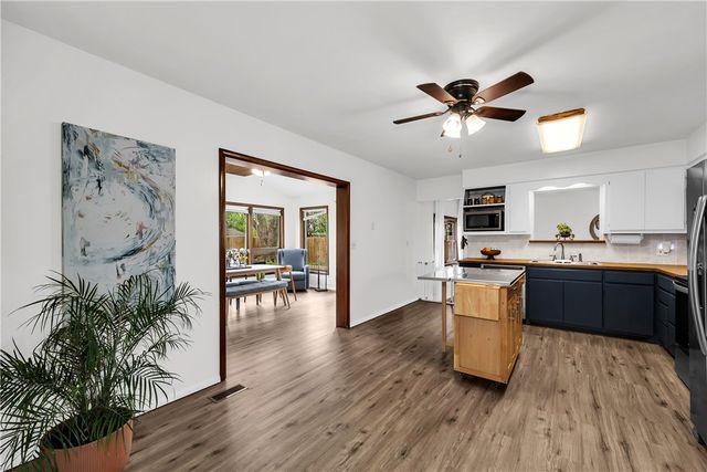 48 E Meadowbrook Circle 1, Bentonville, AR 72712