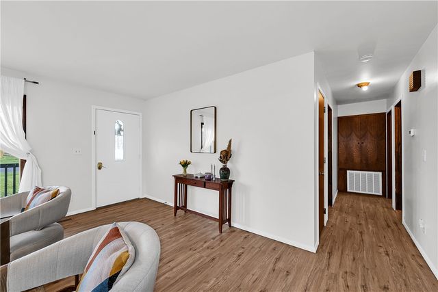 48 E Meadowbrook Circle 1, Bentonville, AR 72712