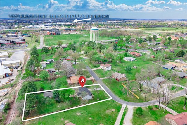 48 E Meadowbrook Circle 1, Bentonville, AR 72712