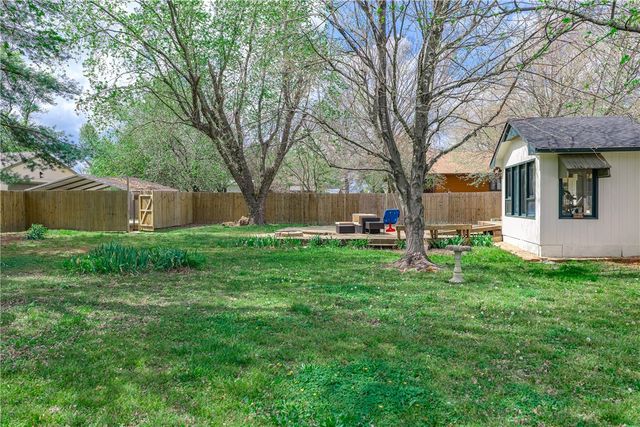 48 E Meadowbrook Circle 1, Bentonville, AR 72712