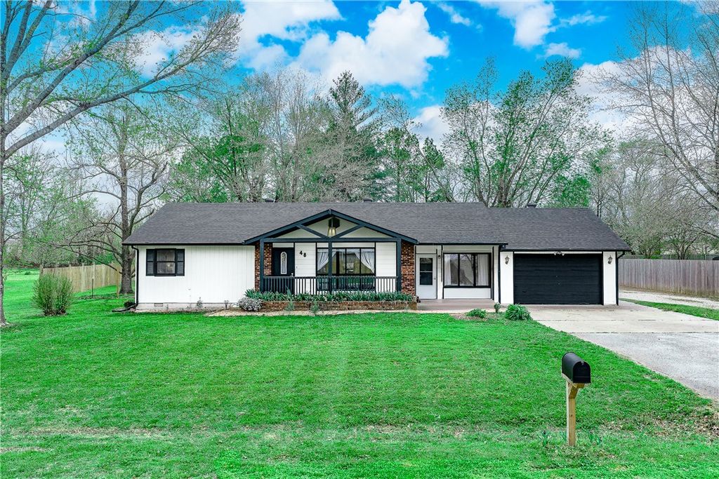 48 E Meadowbrook Circle 1, Bentonville, AR 72712