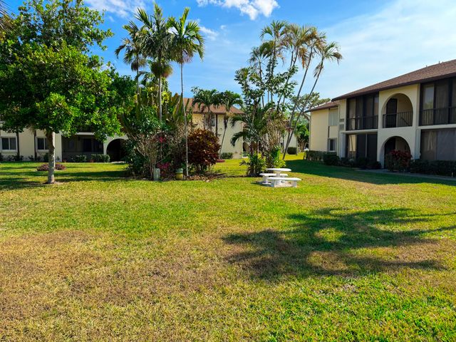 3530 Pine Needle Drive C-2, Greenacres, FL 33463