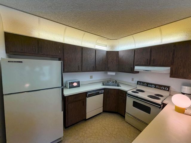 3530 Pine Needle Drive C-2, Greenacres, FL 33463