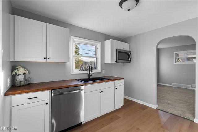 955 Iona Avenue, Akron, OH 44314