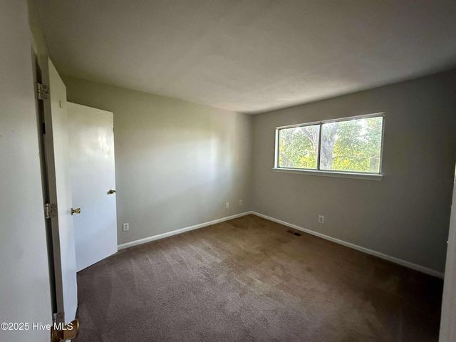 426 Myrtlewood Circle, Jacksonville, NC 28546