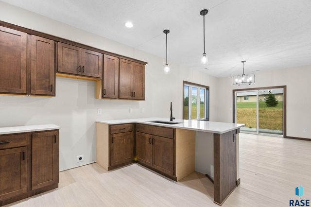 1102 S 6th Ave Avenue, Rock Rapids, IA 51246