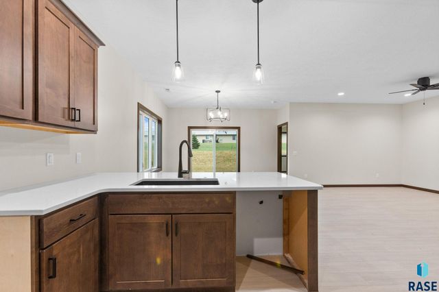 1102 S 6th Ave Avenue, Rock Rapids, IA 51246