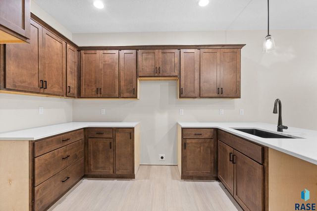 1102 S 6th Ave Avenue, Rock Rapids, IA 51246