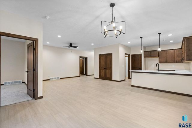 1102 S 6th Ave Avenue, Rock Rapids, IA 51246