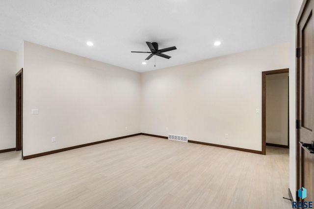 1102 S 6th Ave Avenue, Rock Rapids, IA 51246