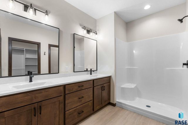 1102 S 6th Ave Avenue, Rock Rapids, IA 51246