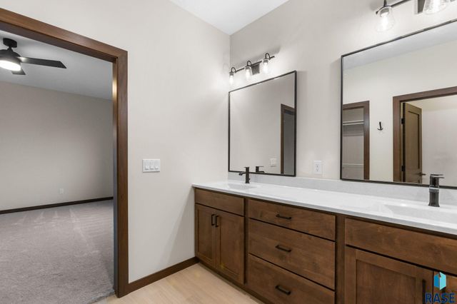 1102 S 6th Ave Avenue, Rock Rapids, IA 51246