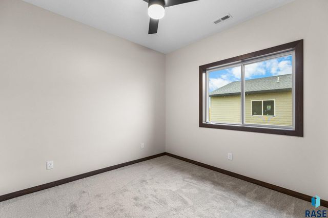 1102 S 6th Ave Avenue, Rock Rapids, IA 51246