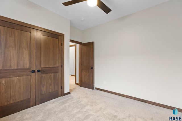 1102 S 6th Ave Avenue, Rock Rapids, IA 51246