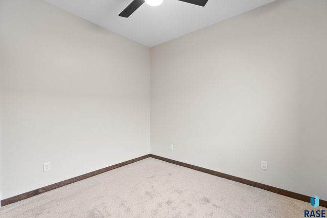 1102 S 6th Ave Avenue, Rock Rapids, IA 51246