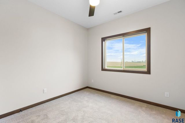 1102 S 6th Ave Avenue, Rock Rapids, IA 51246