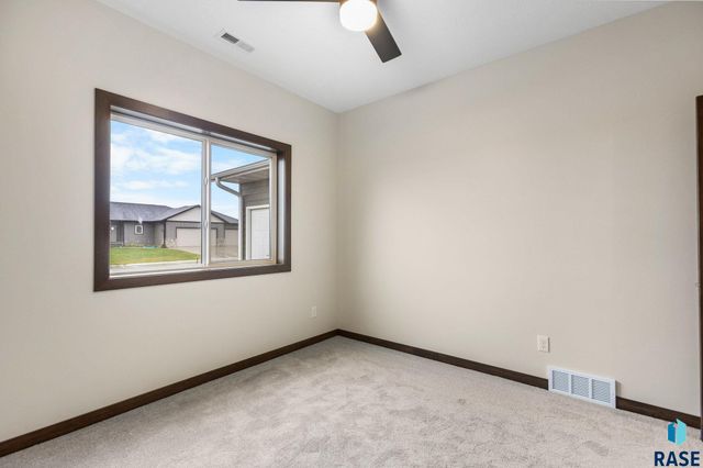 1102 S 6th Ave Avenue, Rock Rapids, IA 51246