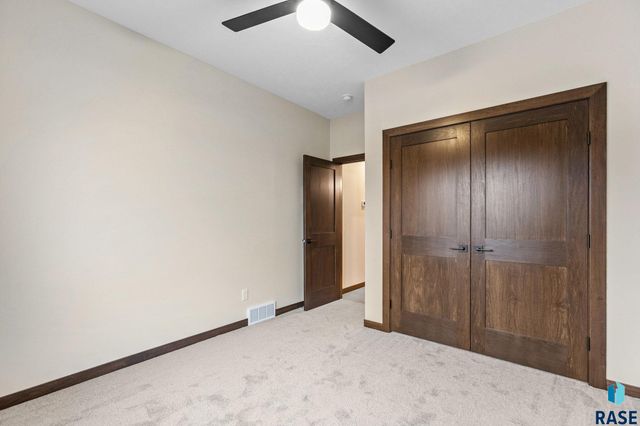 1102 S 6th Ave Avenue, Rock Rapids, IA 51246