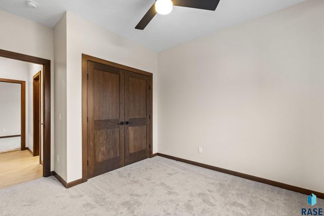 1102 S 6th Ave Avenue, Rock Rapids, IA 51246