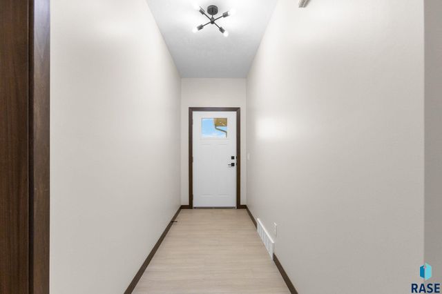 1102 S 6th Ave Avenue, Rock Rapids, IA 51246