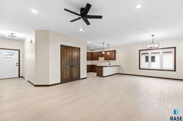 1102 S 6th Ave Avenue, Rock Rapids, IA 51246