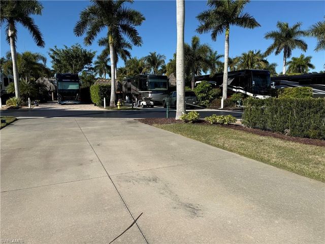 13563 Snook CIR, Naples, FL 34114