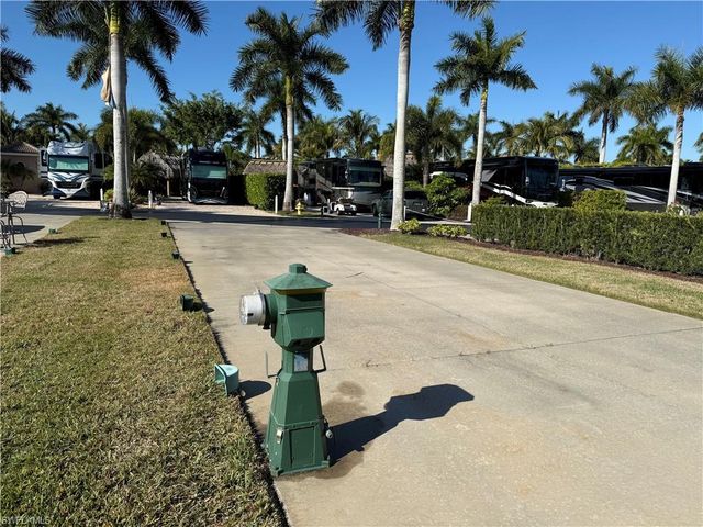 13563 Snook CIR, Naples, FL 34114