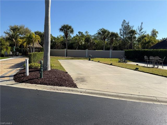 13563 Snook CIR, Naples, FL 34114