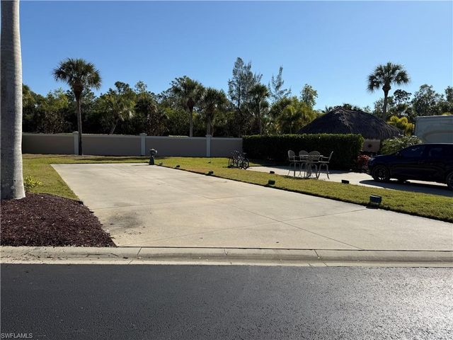 13563 Snook CIR, Naples, FL 34114