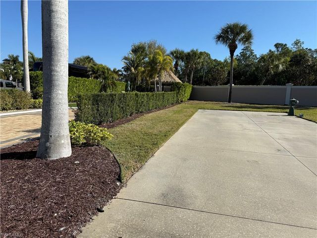 13563 Snook CIR, Naples, FL 34114