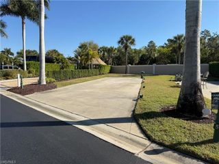 13563 Snook CIR, Naples, FL 34114
